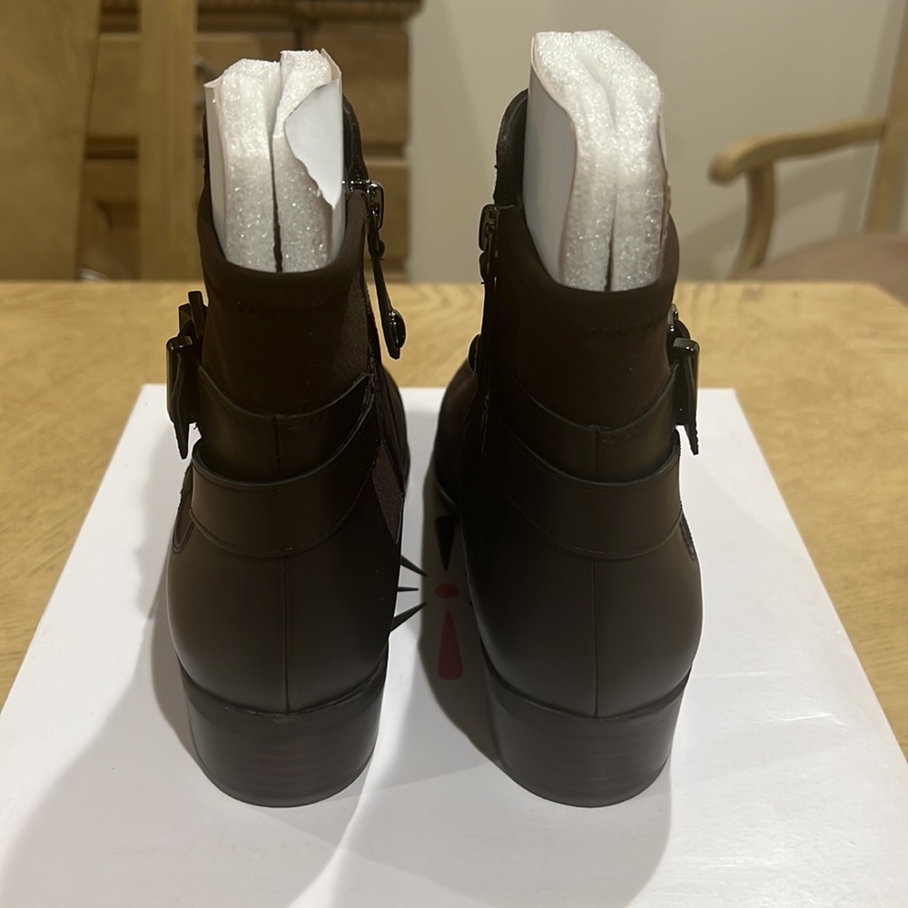 Isaac Mizrahi Ankle Boots - Picture 5 of 8